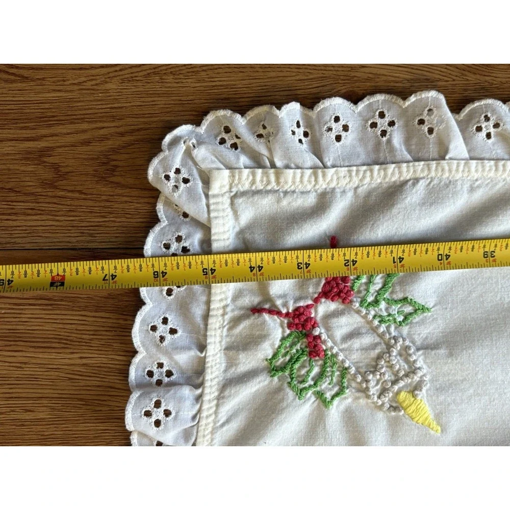 Vintage Candlewick Tablecloth w Eyelet Lace & 5 Placemats/Napkins Holiday Candle